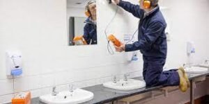 فحص الجدران قبل إعادة الصبغ